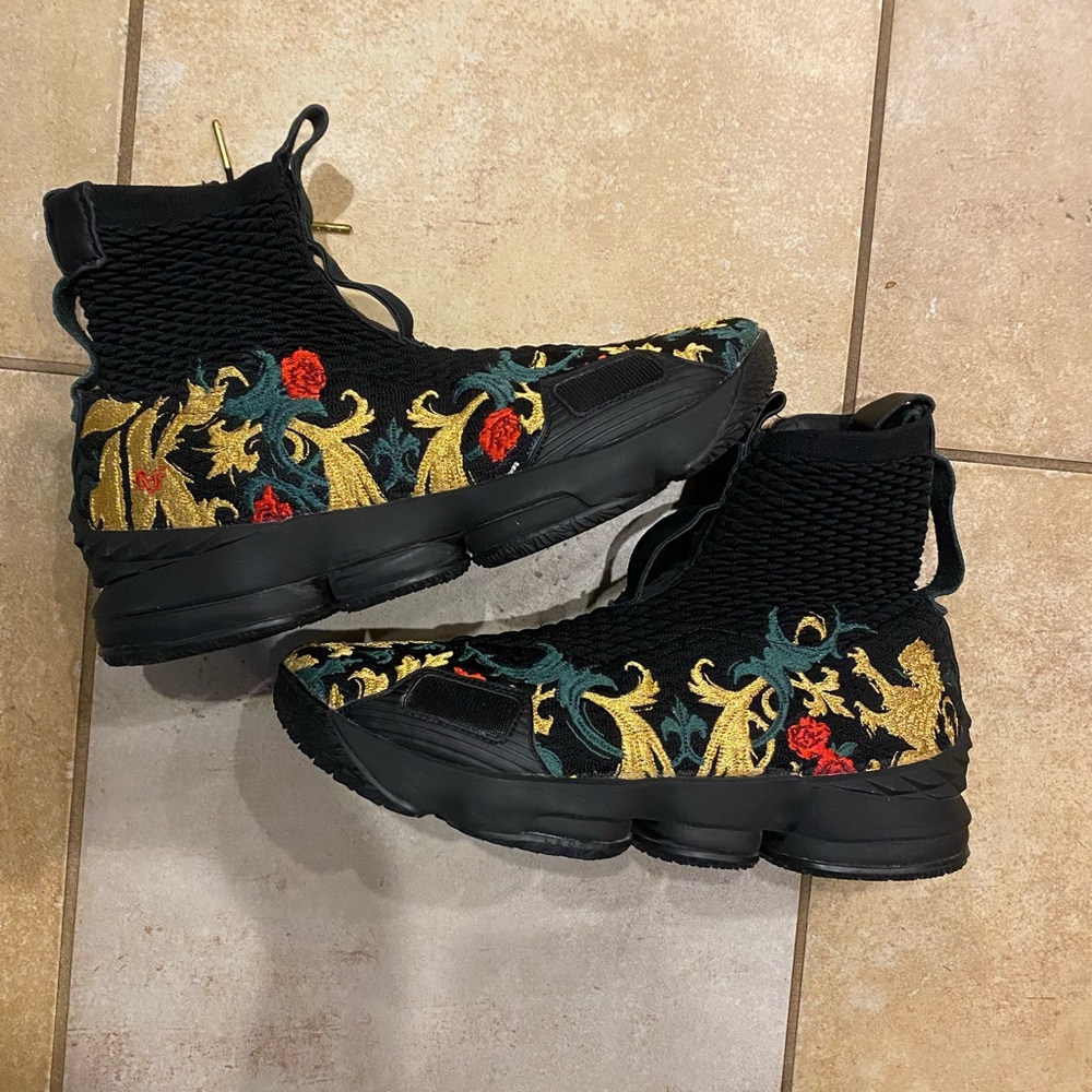 Nike Kith LeBron King Cloak size 9.5